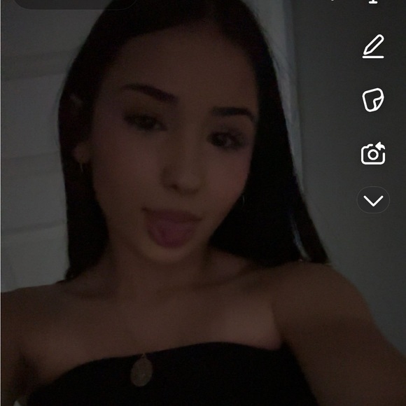 Profile Picture of Gabrielle Irby (@gabhirby) on Poshmark