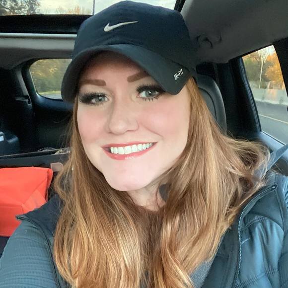 Profile Picture of Amanda Wobig (@aloveforlife) on Poshmark