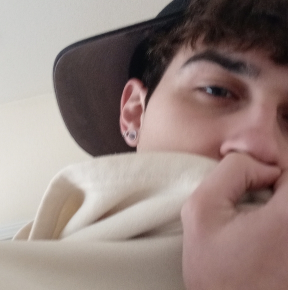 Profile Picture of Blake Simpson (@blake_simpson) on Poshmark