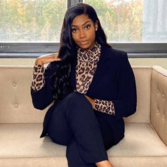 Profile Picture of Jasmine Bortters (@jasminebortters) on Poshmark