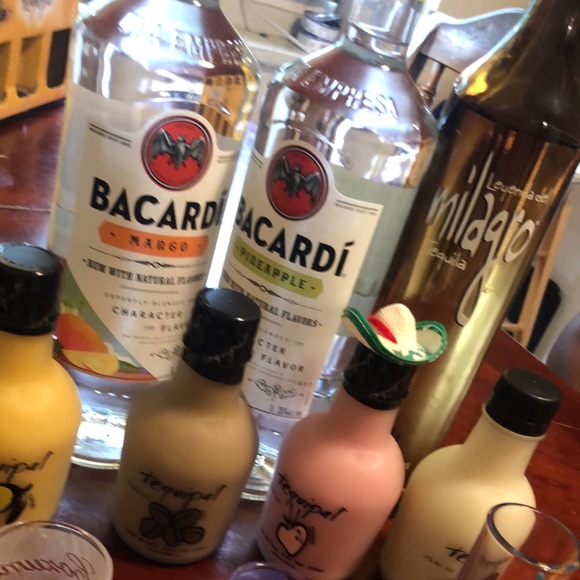 Profile Picture of Eriberto Bisono (@ebisono1114) on Poshmark