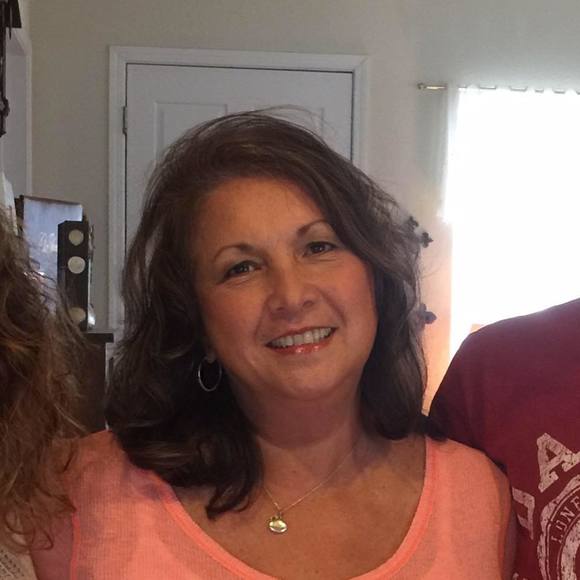 Profile Picture of Maureen Thomas (@maureenthomas) on Poshmark