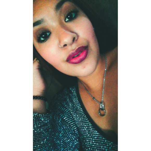 Profile Picture of Esmeralda Badillo (@esmeraldaaaa_) on Poshmark