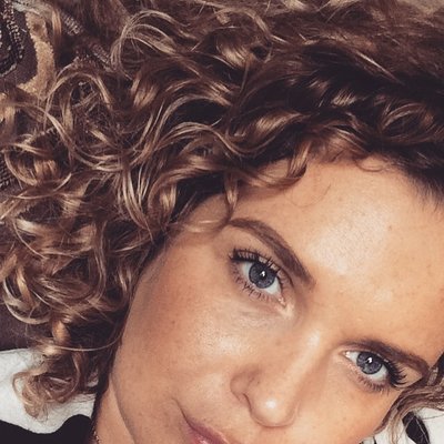 Profile Picture of Julia Finch (@jules_finch) on Twitter