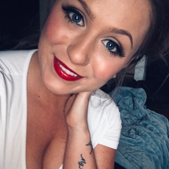 Profile Photo of Jessica Perron (@jessisamess891) on Poshmark