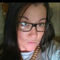 Profile Picture of Tracey Jeffrey (@offalychick) on Twitter