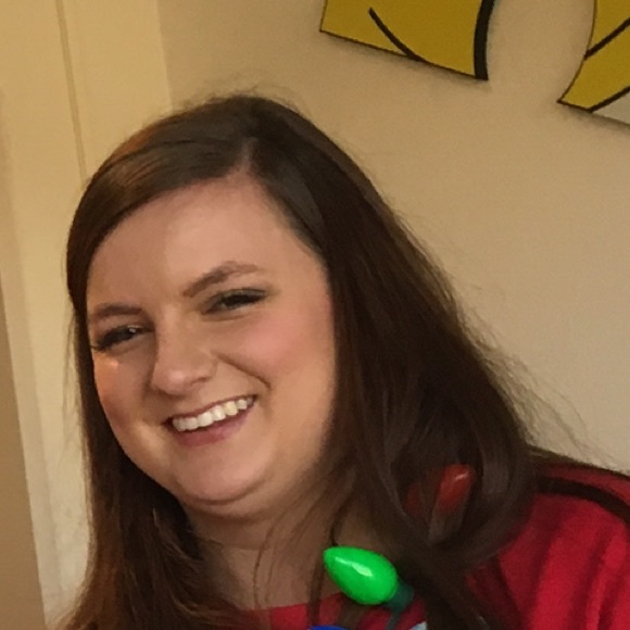 Profile Picture of Sara Edwards (@saraj5edwards) on Poshmark