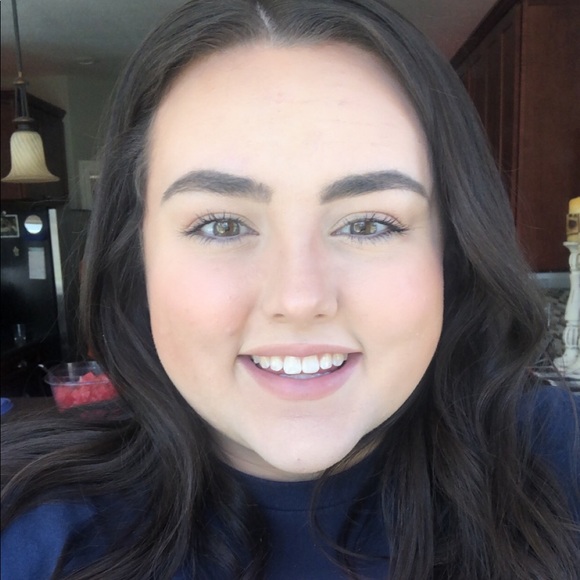 Profile Picture of Victoria Birnbaum (@victoriabirn) on Poshmark