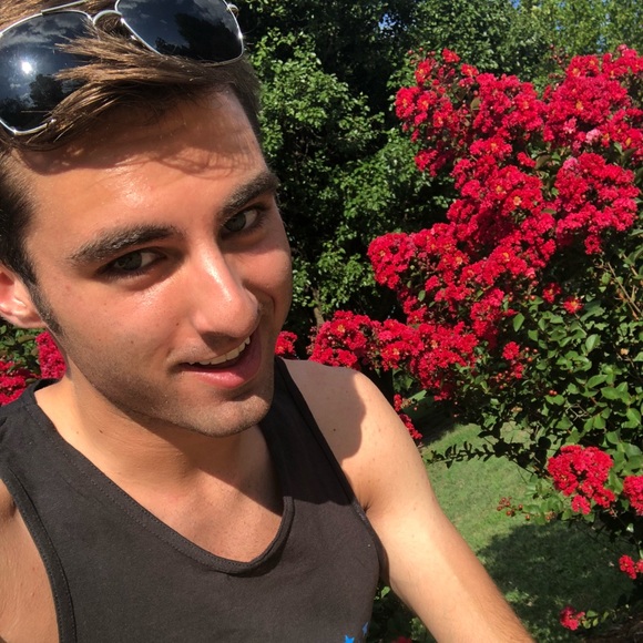Profile Picture of Brady Ashton (@bradyashton) on Poshmark