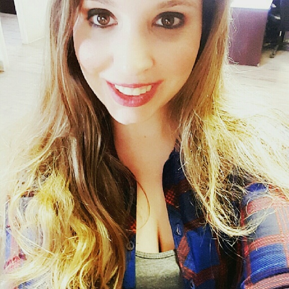 Profile Picture of Krystal Schneider (@kc_schn) on Poshmark