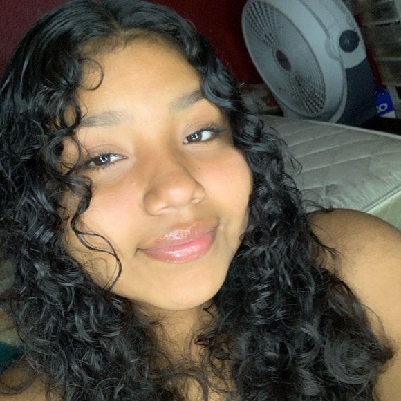 Alexia Hernandez - Poshmark Profile Picture of Alexia Hernandez (@luhbaby_ale) on Poshmark