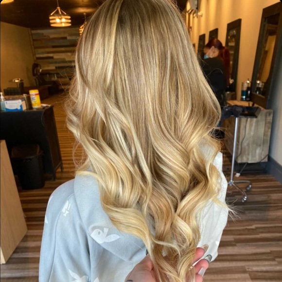 Profile Picture of Samantha Mcburney (@s_mcburney) on Poshmark