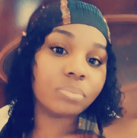 Profile Picture of Christina Paskel (@love4500) on Poshmark