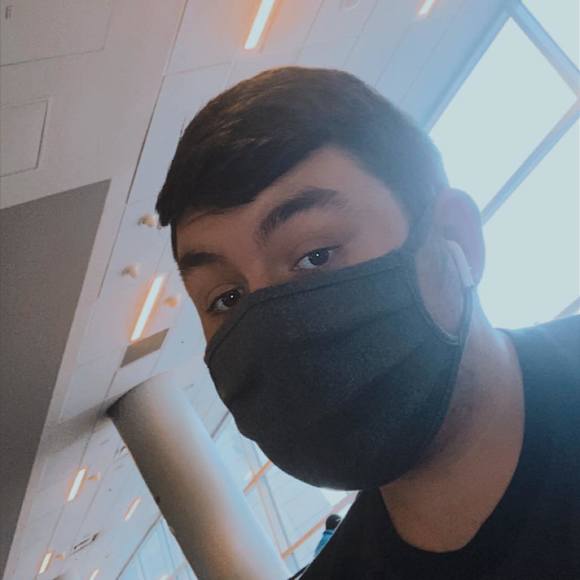 Profile Picture of Tyler Henson (@bretthenson2001) on Poshmark