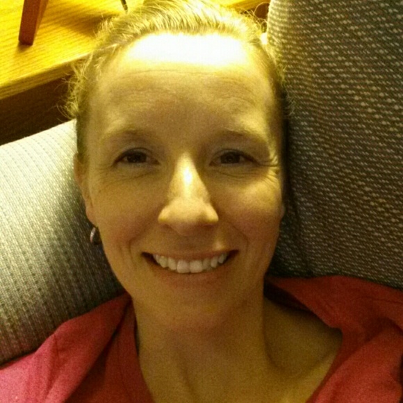 Profile Picture of Kelly Lendrum (@lendrumk) on Poshmark