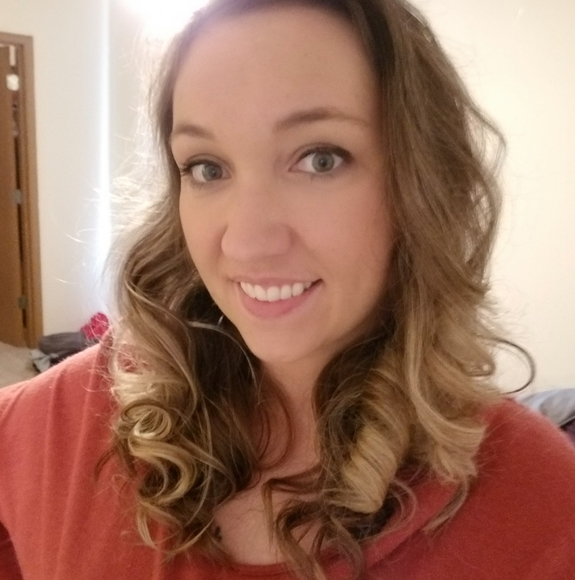 Profile Picture of Amy Frerking (@frankie_lynn_85) on Poshmark