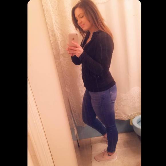 Miranda Cassidy - Poshmark Profile Picture of Miranda Cassidy (@mircass) on Poshmark