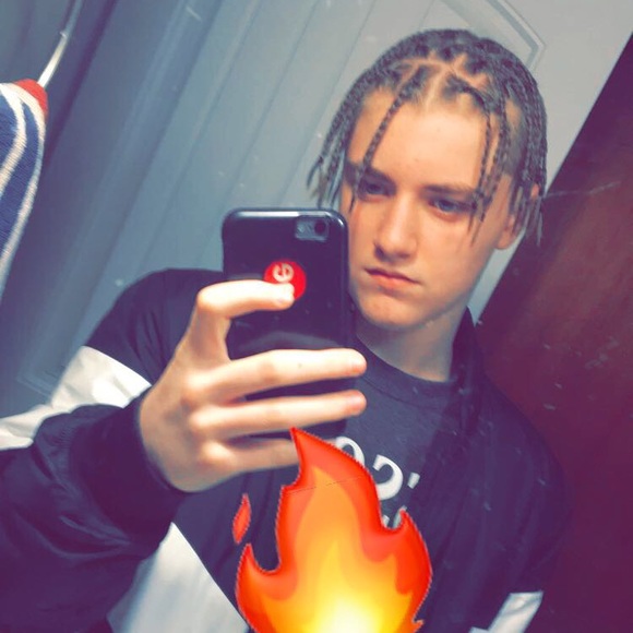 Profile Picture of David Menteer (@dmenteer4) on Poshmark