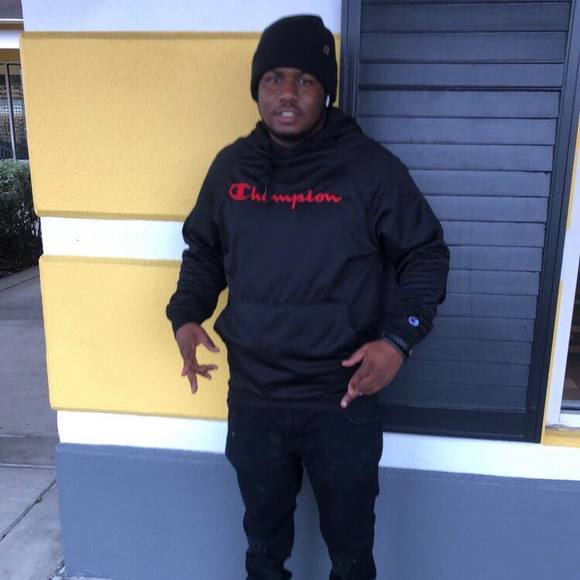 Profile Picture of Labarron Dees (@maleek40) on Poshmark