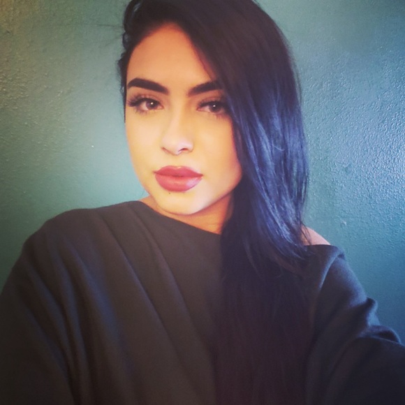 Profile Picture of Ruby Aleman (@rubyaleman878) on Poshmark