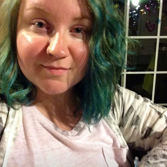 Profile Picture of Tiffany Sinclair (@tsinclair508) on Poshmark