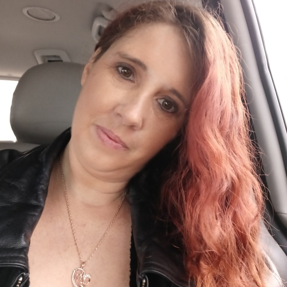 Profile Picture of Lois Beck (@lrbeck21) on Poshmark