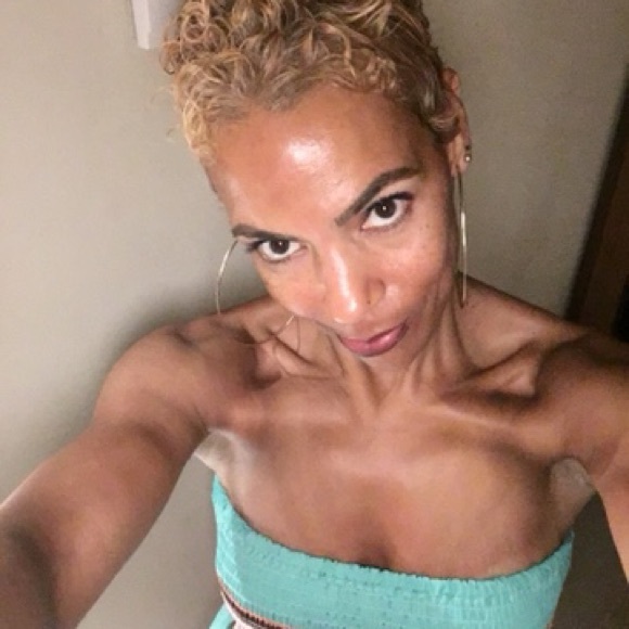 Profile Picture of Jami Airhart (@jammin206) on Poshmark