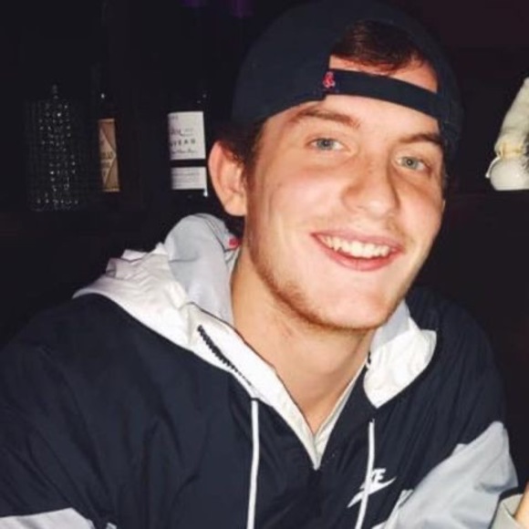 Profile Picture of Sam Robbins (@samrobbins813) on Poshmark