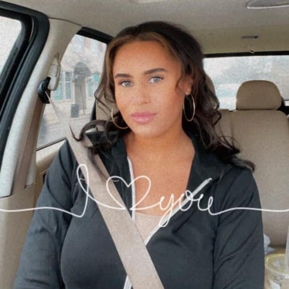 Profile Picture of Jade Antolec (@jeantolec) on Poshmark