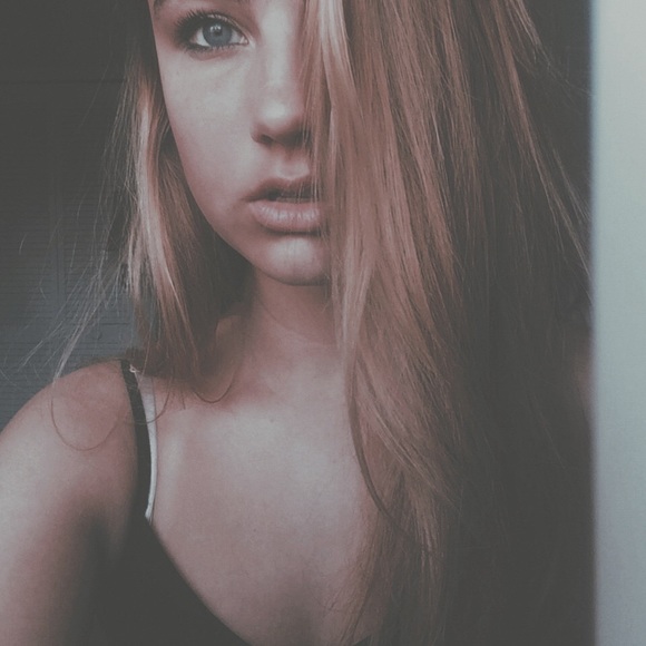 Profile Picture of Natalie Stemle (@nataliecstemle) on Poshmark