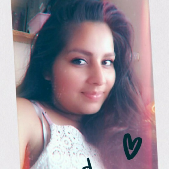 Profile Picture of Minerva Moreno (@minervamoreno) on Poshmark