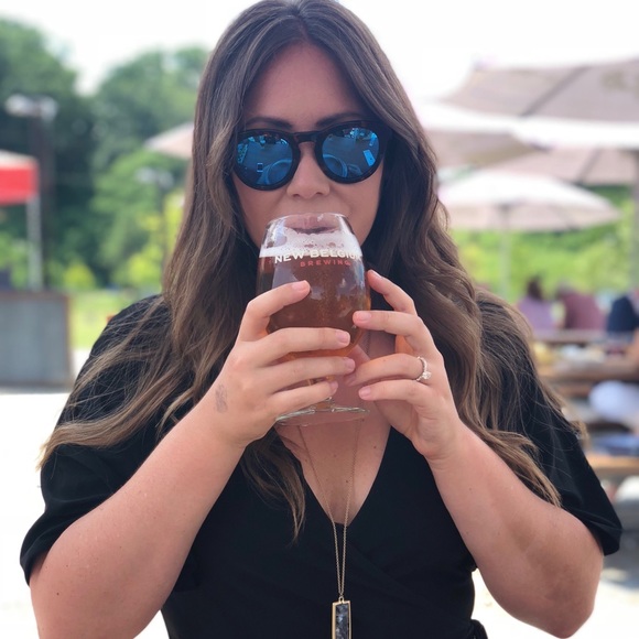 Profile Picture of Lara Omick (@larakf) on Poshmark