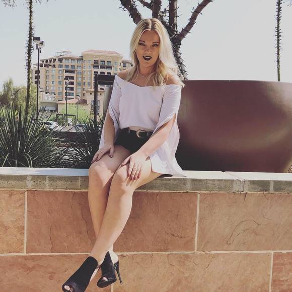 Profile Picture of Cori Brewton (@corimbrewton) on Poshmark