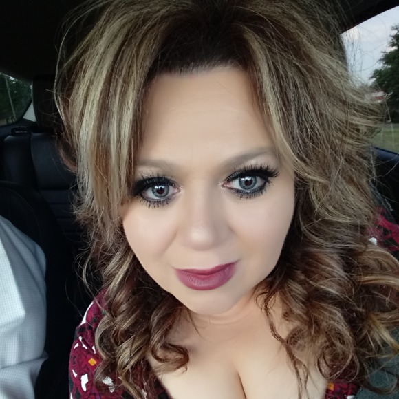 Profile Picture of Rosa Smelley (@rosie2470) on Poshmark