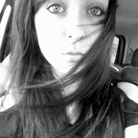 Profile Picture of Nicole Pyka (@napyka) on Poshmark