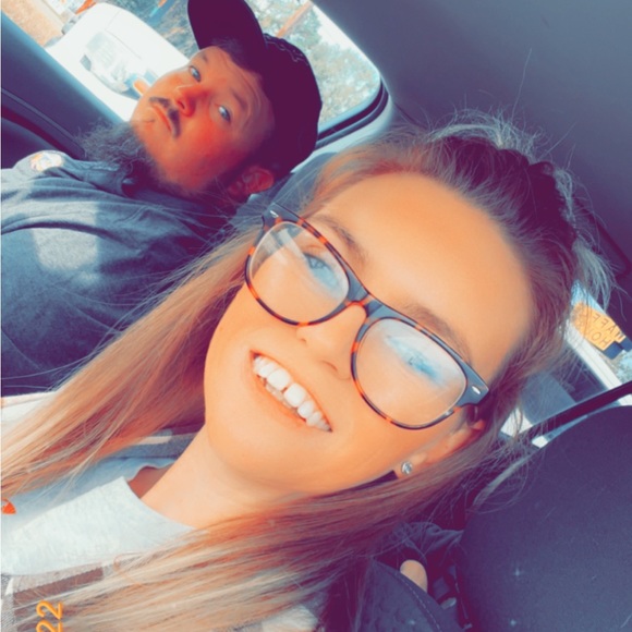 Miranda Fourrier - Poshmark Profile Picture of Miranda Fourrier (@mdavis05255) on Poshmark