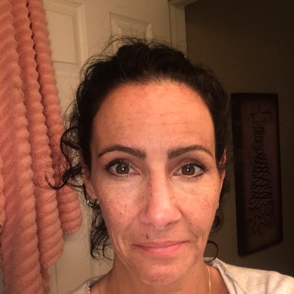 Profile Picture of Kristina Emkow (@kristinaemkow) on Poshmark