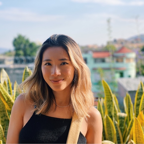 Profile Picture of Annie Zhang (@anni3zhang) on Poshmark