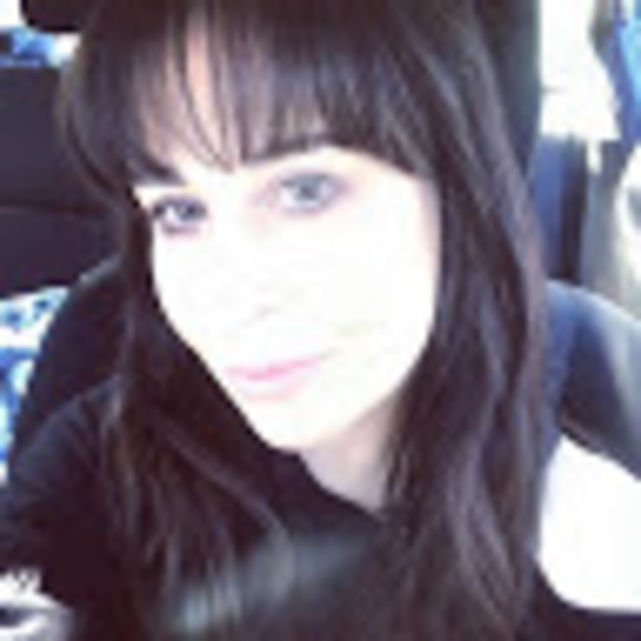 Profile Picture of Samantha Waranch (@samanthawaranch) on Poshmark