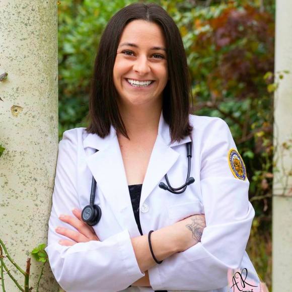 Profile Picture of Danielle Kachadourian (@dkach) on Poshmark