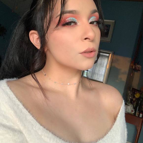 Profile Picture of Lucero Flores (@luceygoosey) on Poshmark