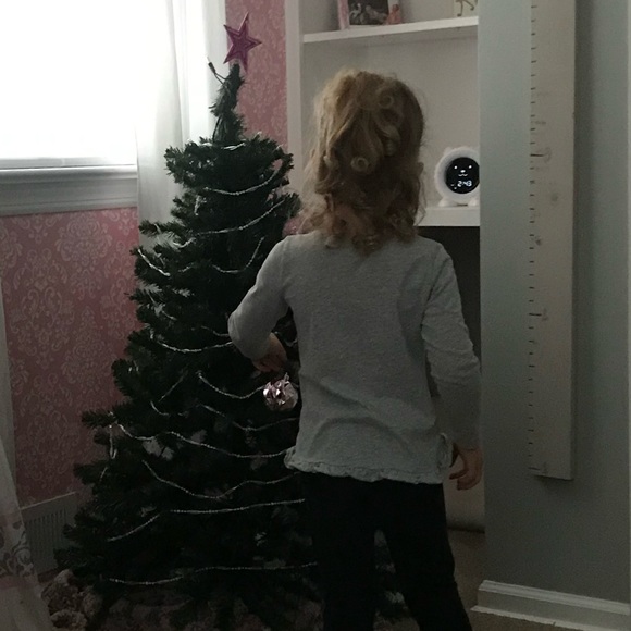 Profile Picture of Danielle Mckelvey (@ddelaney85) on Poshmark