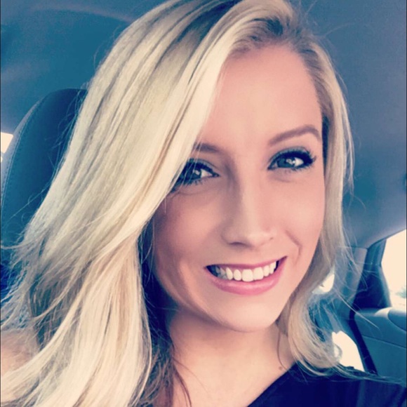 Profile Picture of Kelly Englehardt (@kellyann1119) on Poshmark