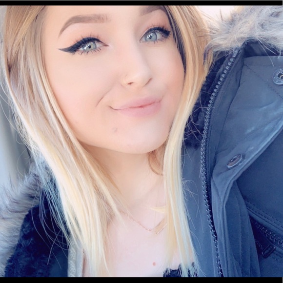 Profile Picture of Haleigh Kubiniec (@haleighkubiniec) on Poshmark