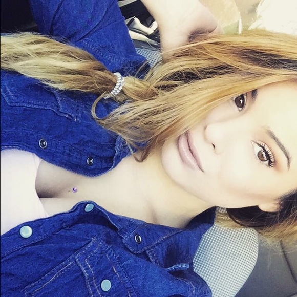 Profile Picture of Briana Grajeda (@beelove046) on Poshmark