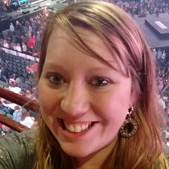 Profile Picture of Emilee Mcelroy (@missem87) on Poshmark