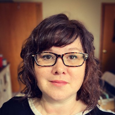 Profile Picture of Bobbi Newman She/her (@librarianbyday) on Twitter