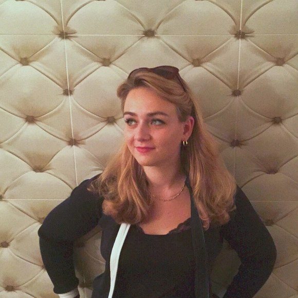 Profile Picture of Elizabeth Kasparov (@elizakasp) on Poshmark