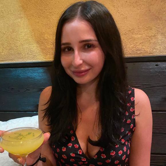 Profile Picture of Renee Fontaine (@reneecfontaine) on Poshmark