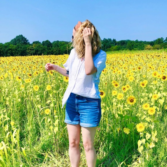 Profile Picture of Brianna Lowden (@briannalowden) on Poshmark